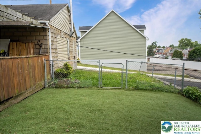 537 Seitz St, Easton, PA 18042 - view of yard with a gate