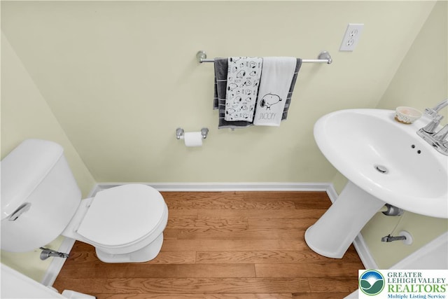 733 Trout Creek Ln, Allentown City, PA 18103 - half bathroom featuring baseboards and toilet