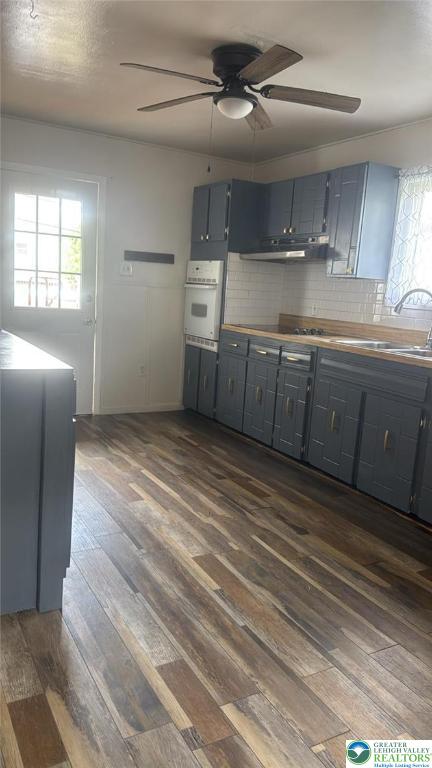 838 E Patterson St, Lansford Boro, PA 18232 - kitchen featuring oven, a ceiling fan, dark wood-style floors, and tasteful backsplash