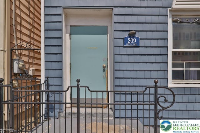 209 Cattell St, Easton, PA 18042 - entrance to property