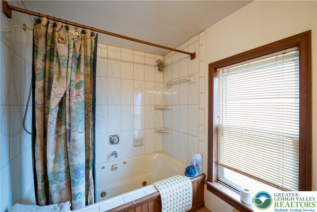 638 N 16th St, Allentown City, PA 18102 - bathroom featuring a combined bath / shower with jetted tub