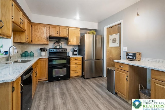 104 Stephanie Dr, Palmer Twp, PA 18045 - kitchen with electric range, freestanding refrigerator, under cabinet range hood, dishwashing machine, and light wood-style floors