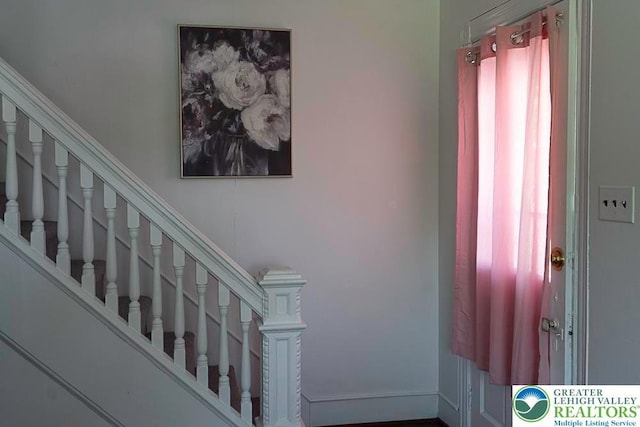532 Broadway, Bangor Boro, PA 18013 - entryway with stairs