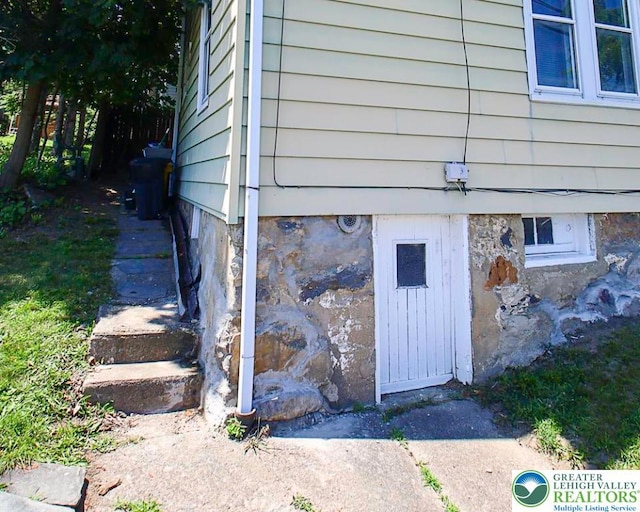 532 Broadway, Bangor Boro, PA 18013 - entrance to property