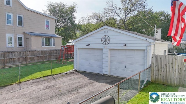 126 W High St, Coaldale Boro, PA 18218 - view of detached garage