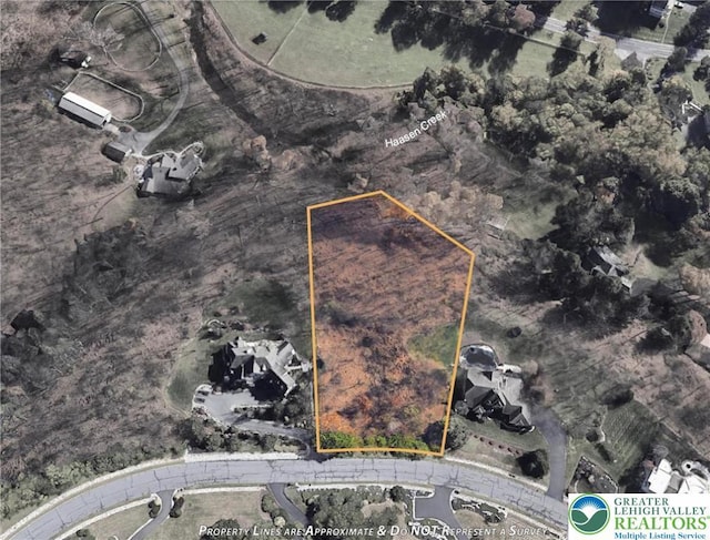 2695 Apple Valley Estates Dr, South Whitehall Twp, PA 18069 - aerial view of property and surrounding area with property parcel outlined