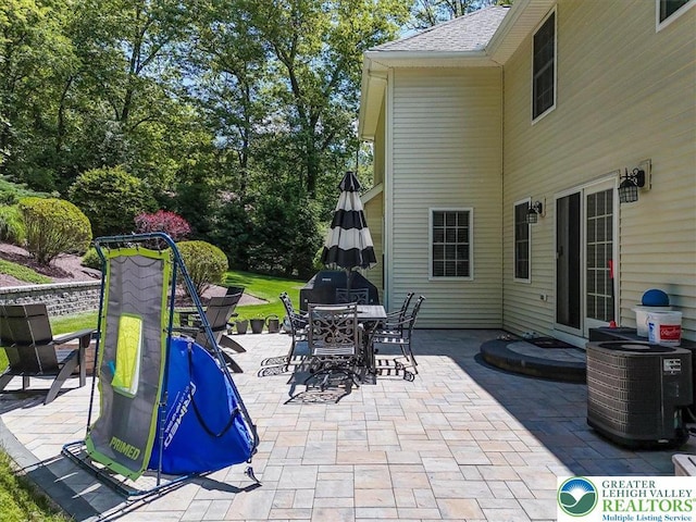 1376 Buck Ridge Dr, Hamilton Twp, PA 18360 - view of patio with outdoor dining space