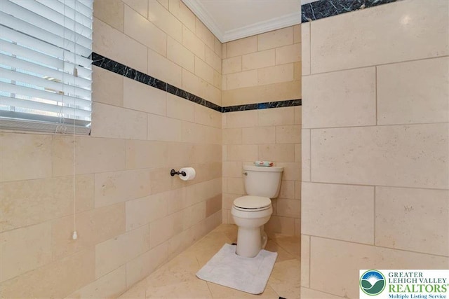 1376 Buck Ridge Dr, Hamilton Twp, PA 18360 - bathroom featuring crown molding and toilet