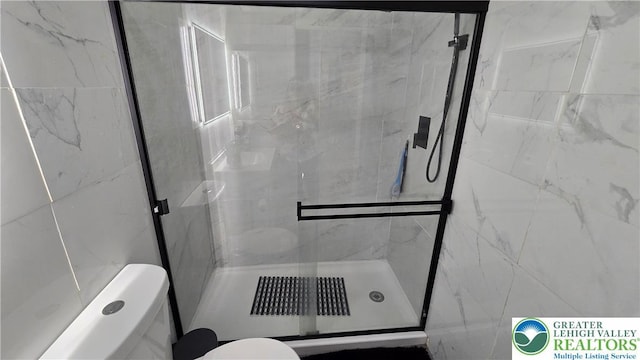 1136 Ashbourne Dr, Muhlenberg Twp, PA 19605 - bathroom featuring toilet and a marble finish shower