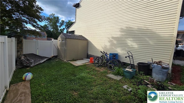 1136 Ashbourne Dr, Muhlenberg Twp, PA 19605 - view of side of property with a storage unit