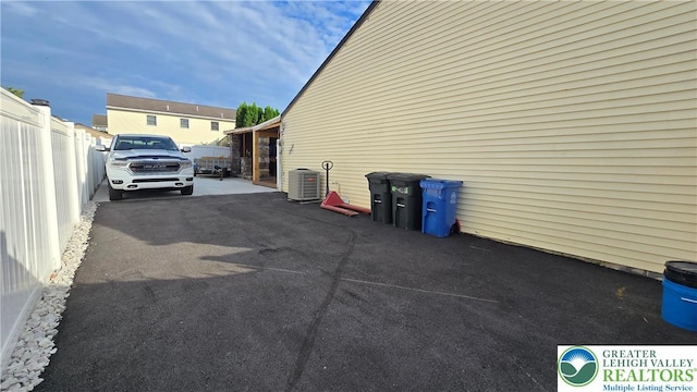 1136 Ashbourne Dr, Muhlenberg Twp, PA 19605 - view of car parking