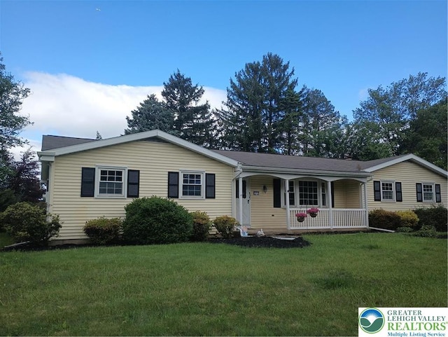 6059 Clubhouse Ln, Lower Macungie Twp, PA 18106 - ranch-style home with covered porch and a front yard
