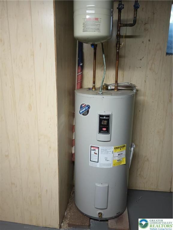 6059 Clubhouse Ln, Lower Macungie Twp, PA 18106 - utilities featuring water heater