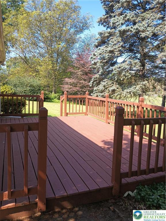 6059 Clubhouse Ln, Lower Macungie Twp, PA 18106 - view of wooden deck