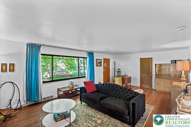 1321 W Union Blvd, Bethlehem City, PA 18018 - living room featuring wood finished floors and baseboards