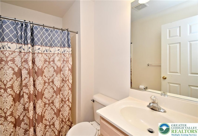 5631 Stonecroft Ln, Lower Macungie Twp, PA 18106 - bathroom featuring vanity and curtained shower