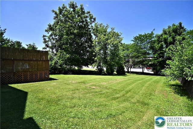 5631 Stonecroft Ln, Lower Macungie Twp, PA 18106 - view of grassy yard