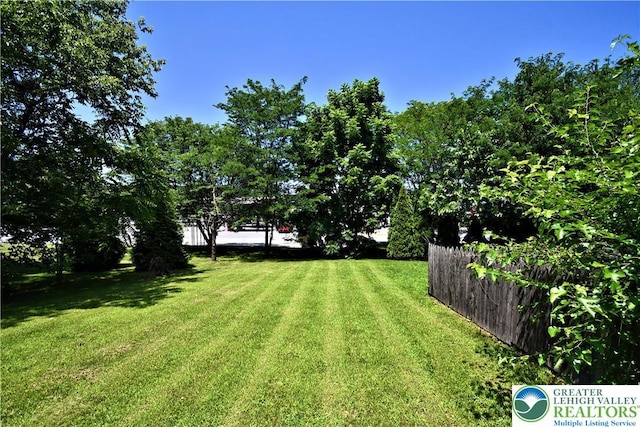 5631 Stonecroft Ln, Lower Macungie Twp, PA 18106 - view of green lawn