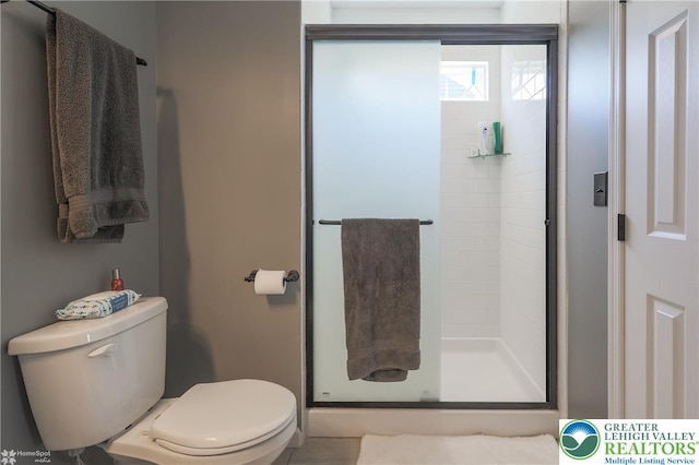 3536 New Hampshire Ave, Bethlehem Twp, PA 18045 - full bathroom with a shower stall and toilet