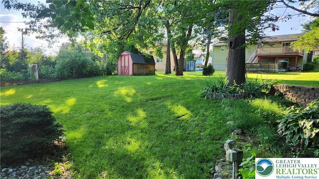 2425 Pennsylvania St, South Whitehall Twp, PA 18104 - view of grassy yard featuring a shed