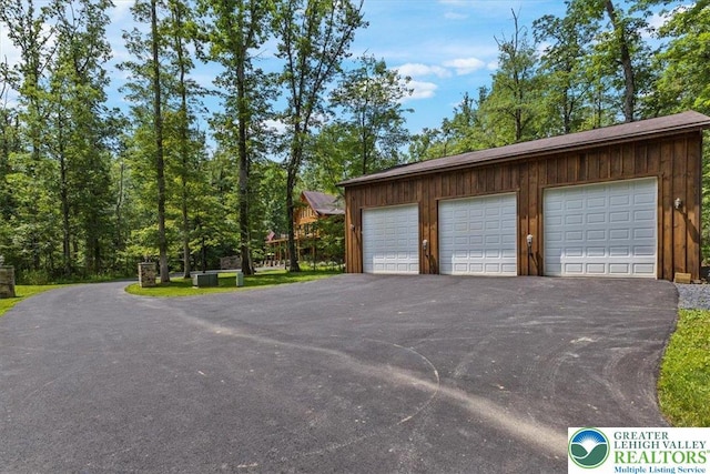 207 W Douglasville Rd, Bushkill Twp, PA 18064 - view of detached garage