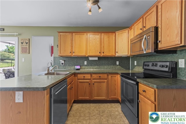 7725 Harbor Ct, Washington Twp, PA 18080 - kitchen featuring electric stove, stainless steel microwave, dishwashing machine, a peninsula, and dark countertops