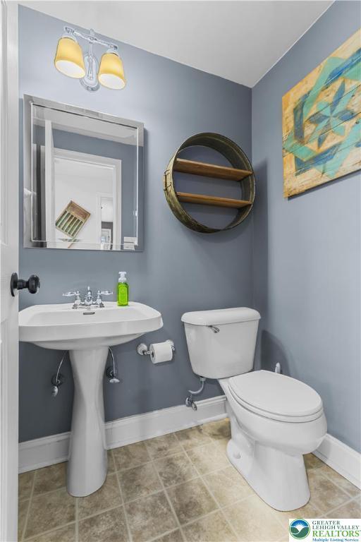 7725 Harbor Ct, Washington Twp, PA 18080 - bathroom with toilet and baseboards