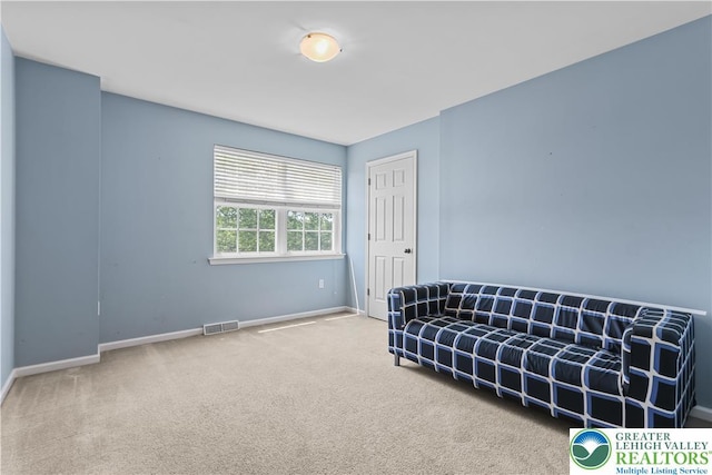 7725 Harbor Ct, Washington Twp, PA 18080 - sitting room with carpet
