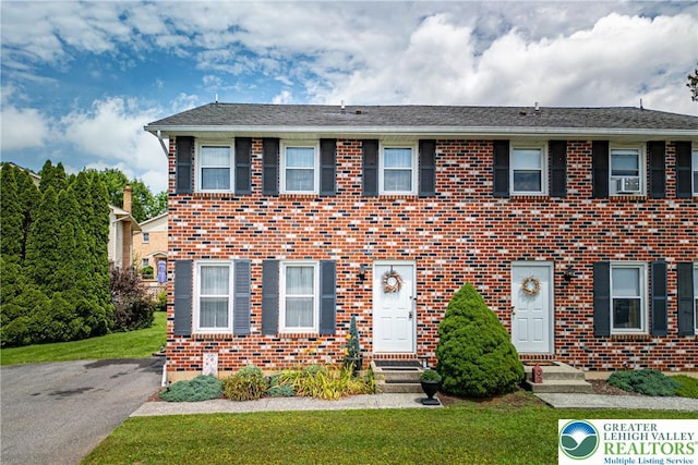 7 Rosemont Ct, Palmer Twp, PA 18045 - view of front facade featuring entry steps, brick siding, and a front lawn