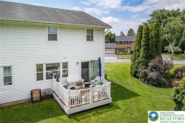 7 Rosemont Ct, Palmer Twp, PA 18045 - rear view of property featuring a yard, a deck, and a shingled roof