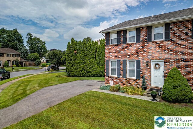7 Rosemont Ct, Palmer Twp, PA 18045 - view of front of home with a front lawn and brick siding