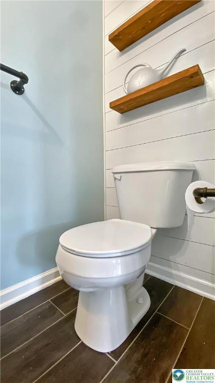 5587 Stonecroft Ln, Lower Macungie Twp, PA 18106 - bathroom featuring toilet
