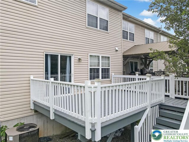 6945 Hunt Dr, Lower Macungie Twp, PA 18062 - view of wooden deck