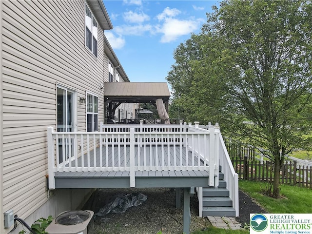 6945 Hunt Dr, Lower Macungie Twp, PA 18062 - view of deck