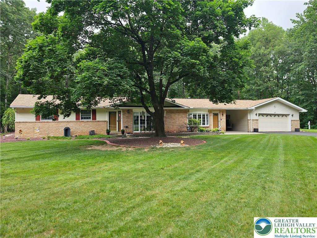 450 Old Allentown Rd, Bushkill Twp, PA 18091 - ranch-style house featuring brick siding, an attached garage, driveway, and a front lawn