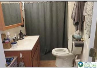 732 Washington Ave, Northampton Boro, PA 18067 - bathroom featuring vanity and curtained shower