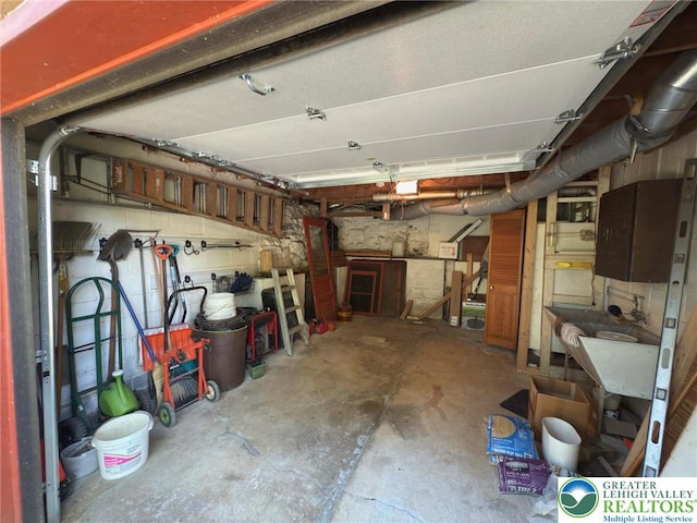 521 Resica Falls Rd, East Stroudsburg, PA 18302 - view of garage