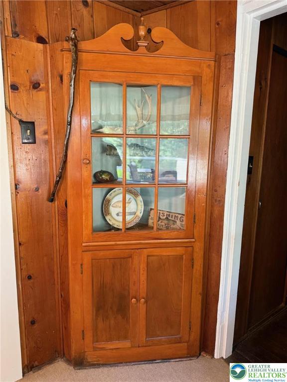521 Resica Falls Rd, East Stroudsburg, PA 18302 - detailed view of wood walls