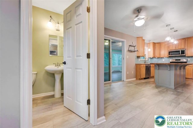119 Savage Trl, Smithfield Twp, PA 18301 - kitchen featuring stainless steel appliances, a breakfast bar, decorative backsplash, a ceiling fan, and a kitchen island