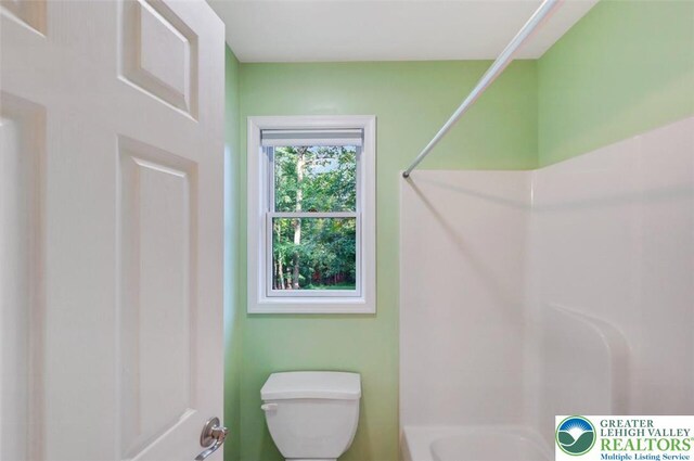 119 Savage Trl, Smithfield Twp, PA 18301 - bathroom with toilet and shower / bathtub combination