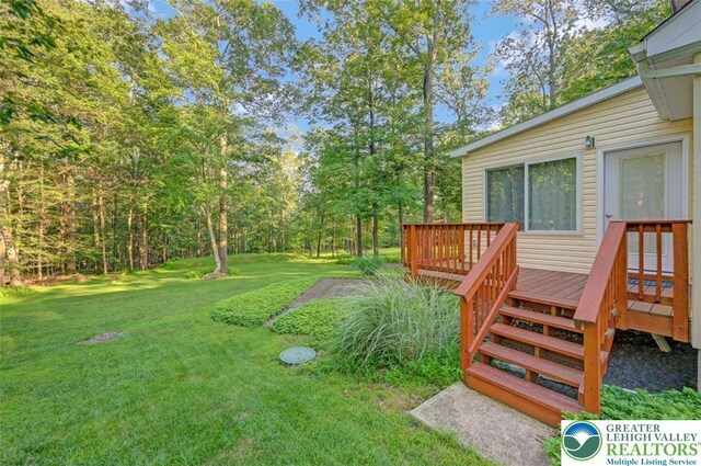 119 Savage Trl, Smithfield Twp, PA 18301 - view of grassy yard with a deck