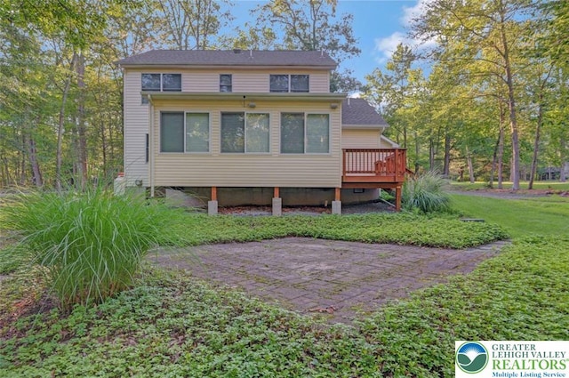 119 Savage Trl, Smithfield Twp, PA 18301 - back of house featuring a wooden deck and a yard
