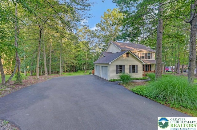119 Savage Trl, Smithfield Twp, PA 18301 - traditional home featuring asphalt driveway