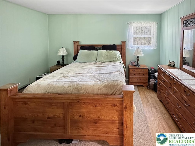 7537 Lake Shore Dr, Tobyhanna Twp, PA 18347 - bedroom featuring light wood-type flooring