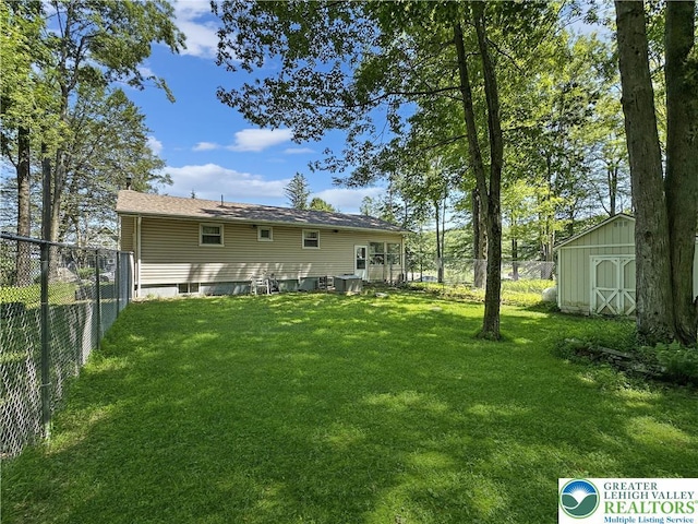 7537 Lake Shore Dr, Tobyhanna Twp, PA 18347 - fenced backyard with a shed