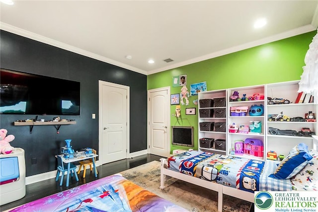 4260 W Wyndemere Cir, Lowhill Twp, PA 18078 - bedroom with wood finished floors, crown molding, and recessed lighting