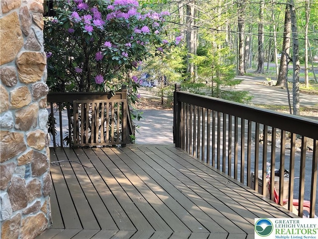 2048 Beaver Run Rd, Tobyhanna Twp, PA 18347 - view of wooden terrace