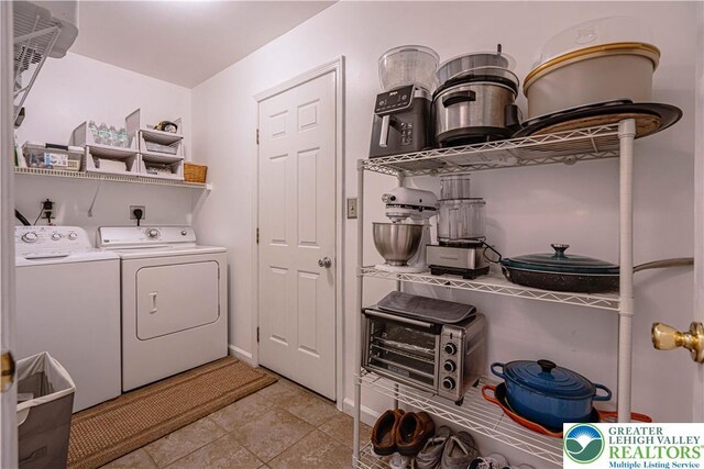 2877 Hope Ridge Dr, Bethlehem Twp, PA 18045 - laundry room featuring washer and dryer