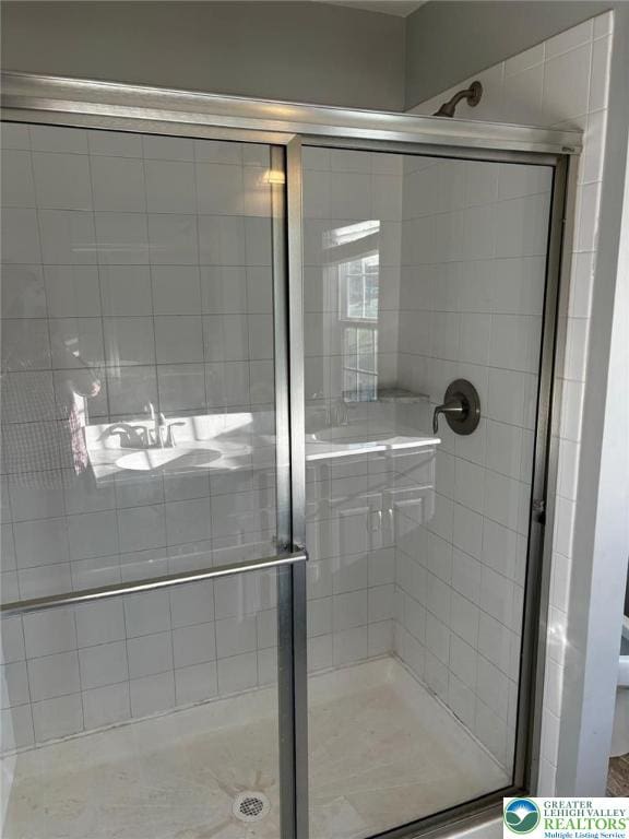 4954 Coatbridge Ln, Lehigh Twp, PA 18088 - full bath featuring a stall shower