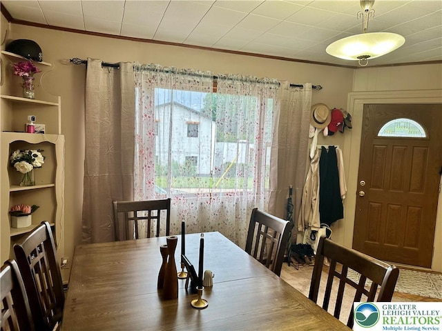 189 W 27th St, Northampton Boro, PA 18067 - dining space with ornamental molding